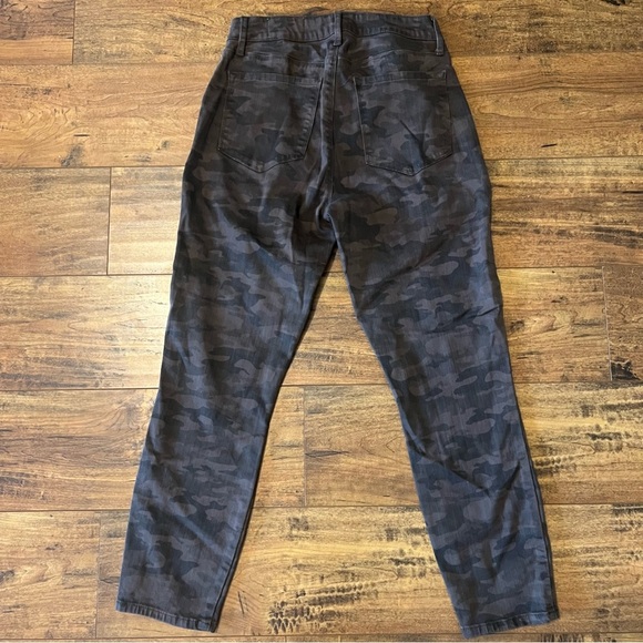 Cosmic Blue Love Women’s Camo Skinny Pants EUC Size 27 - Picture 4 of 6
